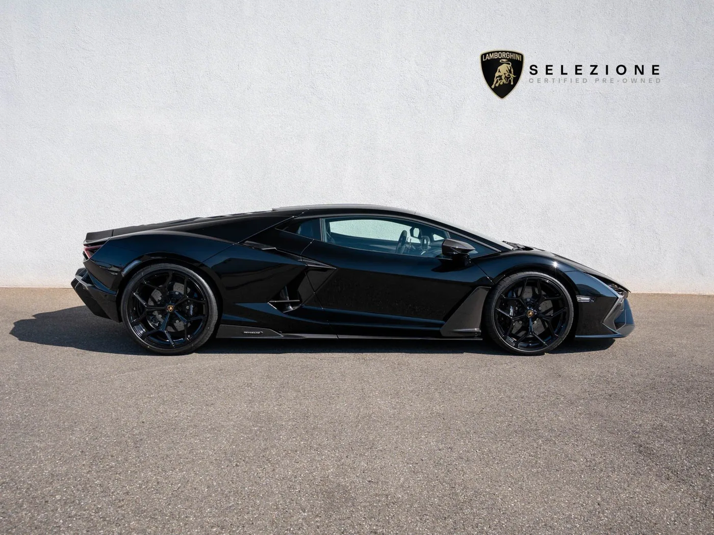 2025 Lamborghini Revuelto proposée par un concessionnaire spécialisé à Singen, Allemagne, photo 2 sur 15