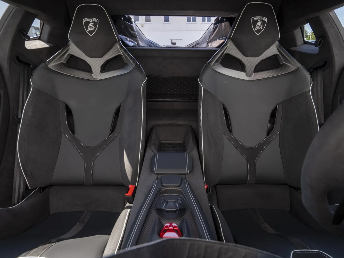 2025 Lamborghini Revuelto proposée par un concessionnaire spécialisé à Singen, Allemagne, photo 11 sur 15
