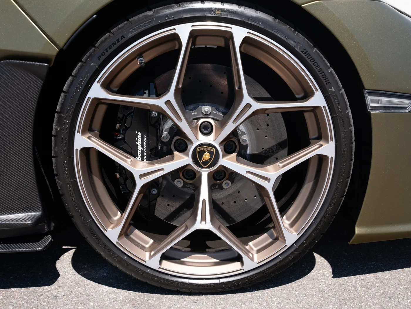 2025 Lamborghini Revuelto angeboten von einem Fachhändler in Singen, Deutschland, Foto 9 von 15