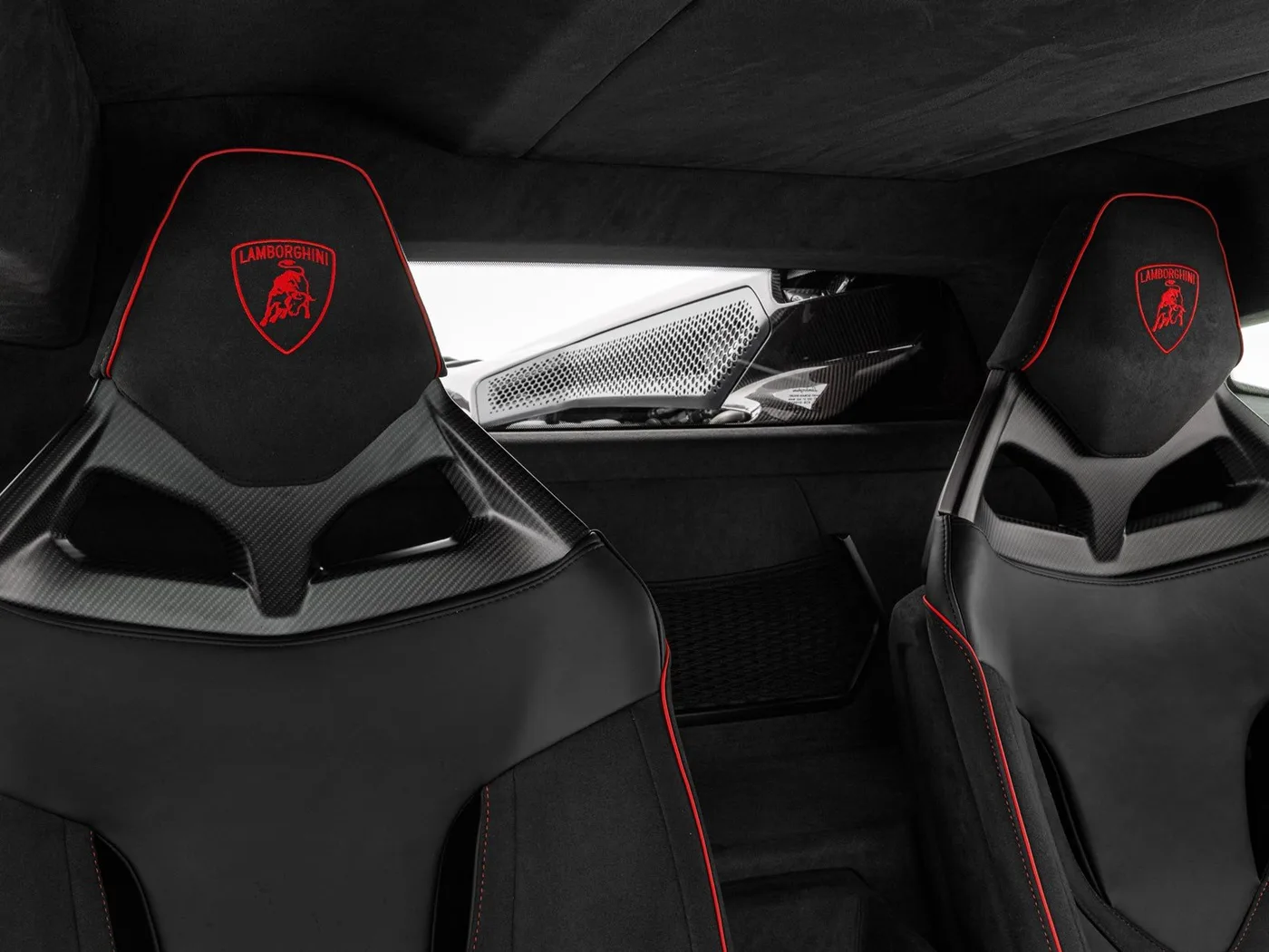 2025 Lamborghini Revuelto offered by a specialist dealer in Böblingen, Germany, photo 13 of 15