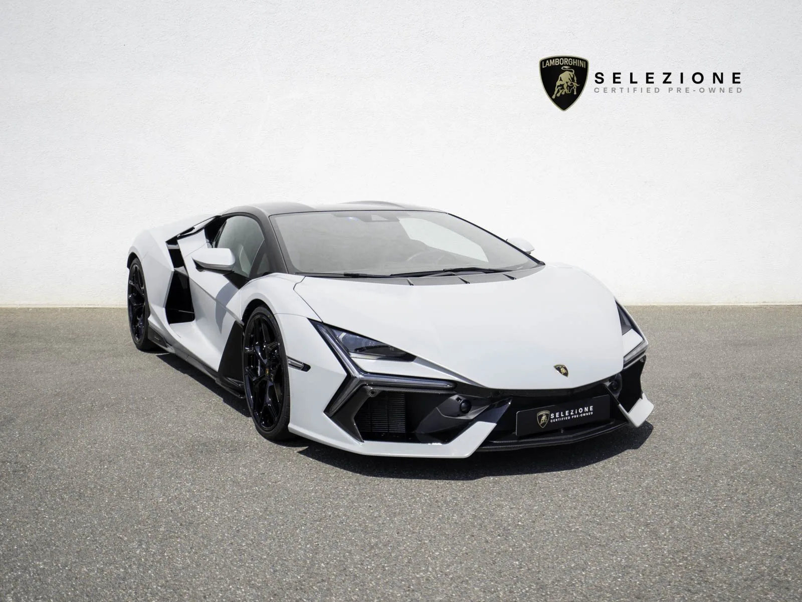 2025 Lamborghini Revuelto proposée par un concessionnaire spécialisé à Singen, Allemagne, photo principale