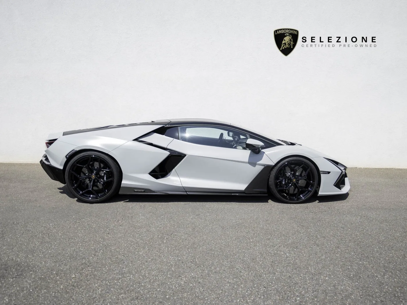 2025 Lamborghini Revuelto proposée par un concessionnaire spécialisé à Singen, Allemagne, photo 2 sur 25