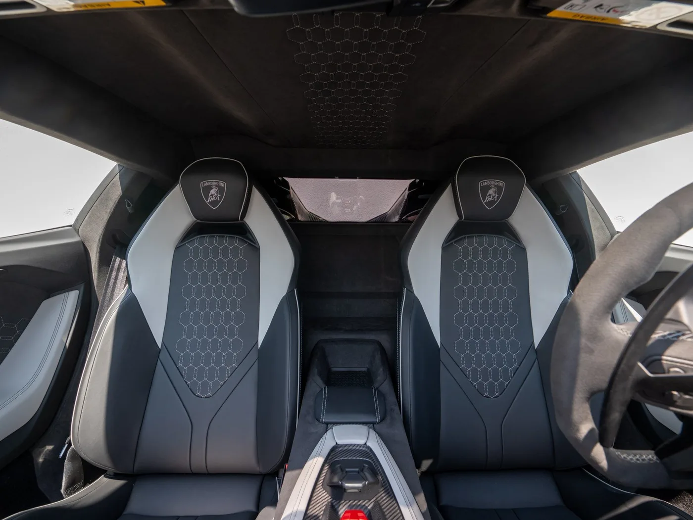 2025 Lamborghini Revuelto proposée par un concessionnaire spécialisé à Singen, Allemagne, photo 11 sur 25