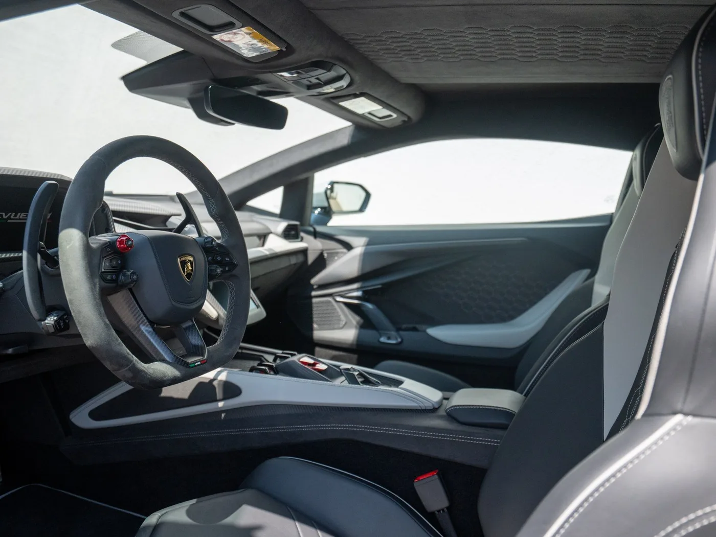 2025 Lamborghini Revuelto proposée par un concessionnaire spécialisé à Singen, Allemagne, photo 13 sur 25