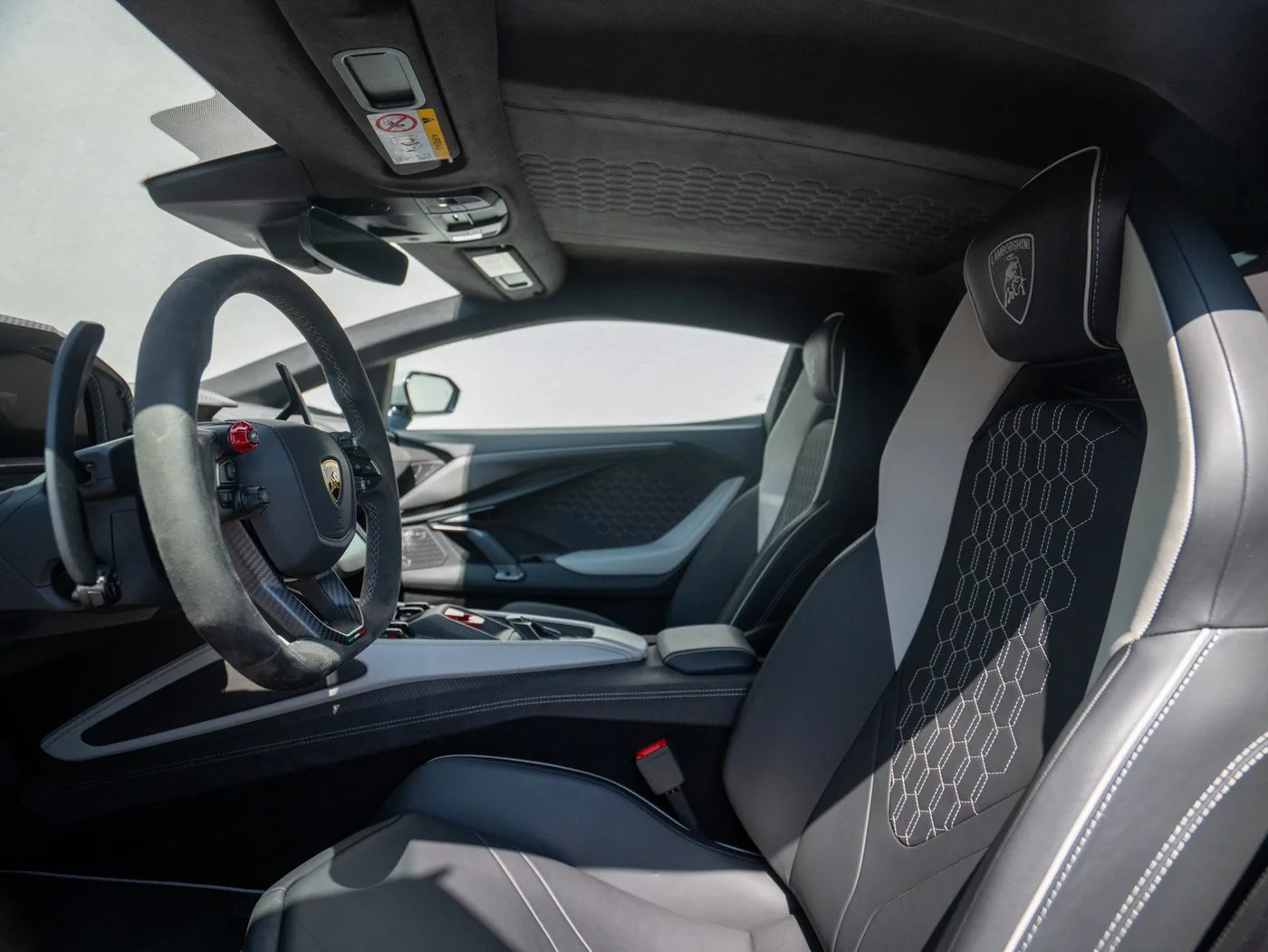 2025 Lamborghini Revuelto proposée par un concessionnaire spécialisé à Singen, Allemagne, photo 14 sur 25