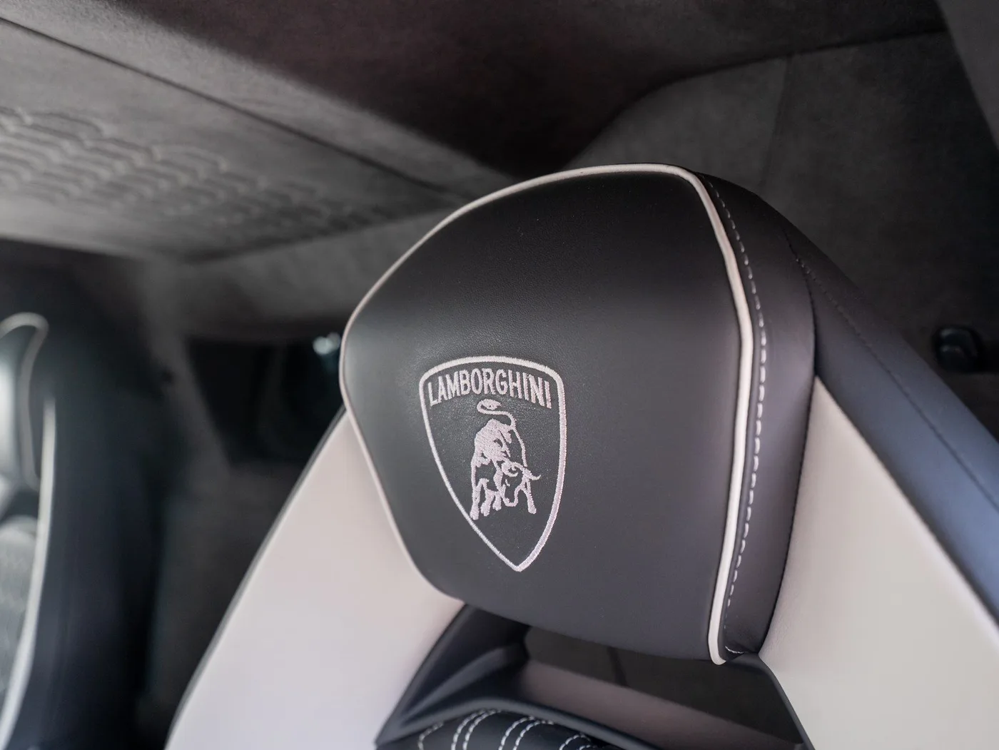 2025 Lamborghini Revuelto proposée par un concessionnaire spécialisé à Singen, Allemagne, photo 17 sur 25