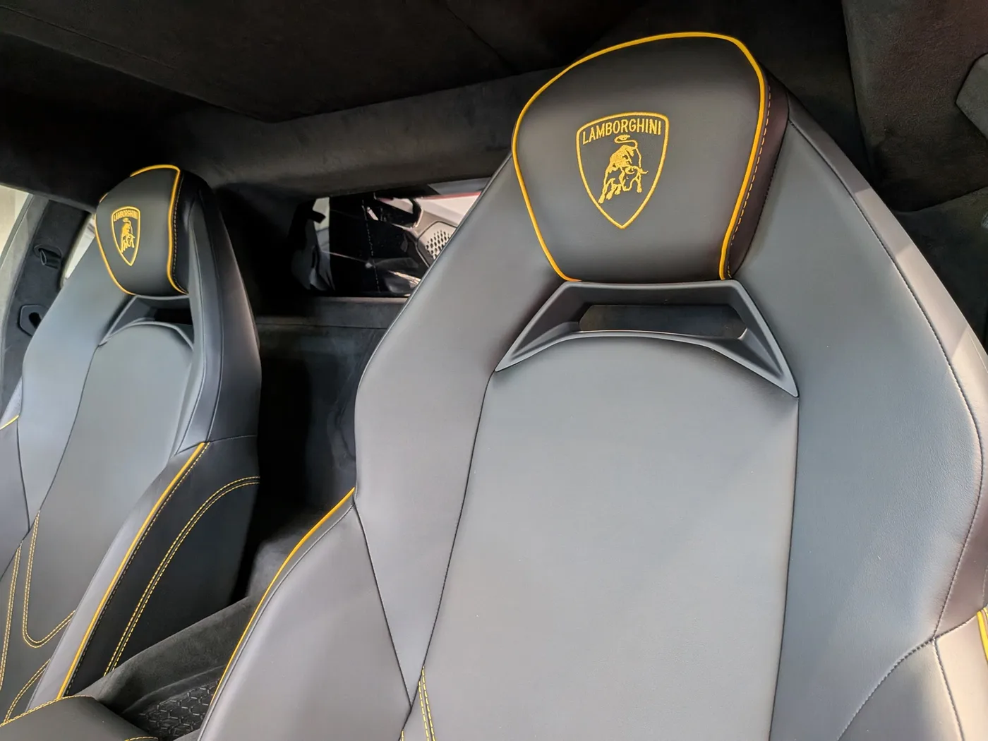 2025 Lamborghini Revuelto offered by a franchised dealer group in Pangbourne, United Kingdom, photo 7 of 20