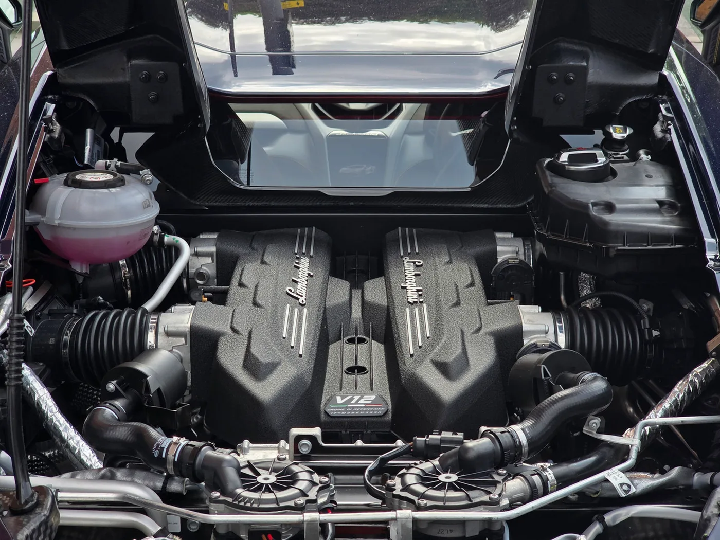 2025 Lamborghini Revuelto offered by a franchised dealer group in Pangbourne, United Kingdom, photo 11 of 20