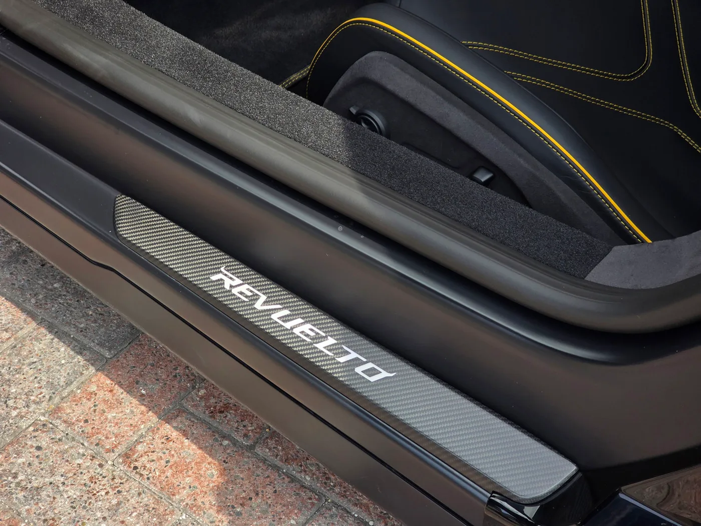 2025 Lamborghini Revuelto offered by a franchised dealer group in Pangbourne, United Kingdom, photo 18 of 20