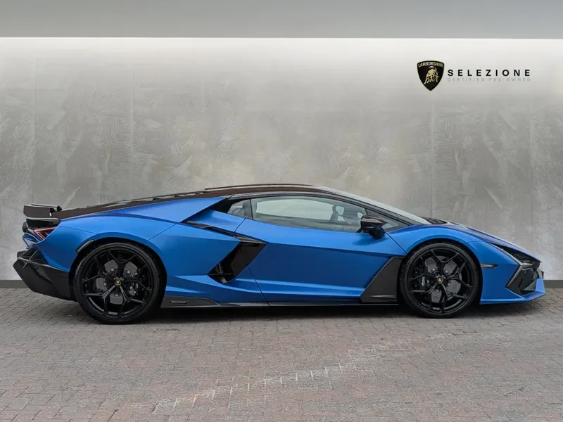 2025 Lamborghini Revuelto, 2/20