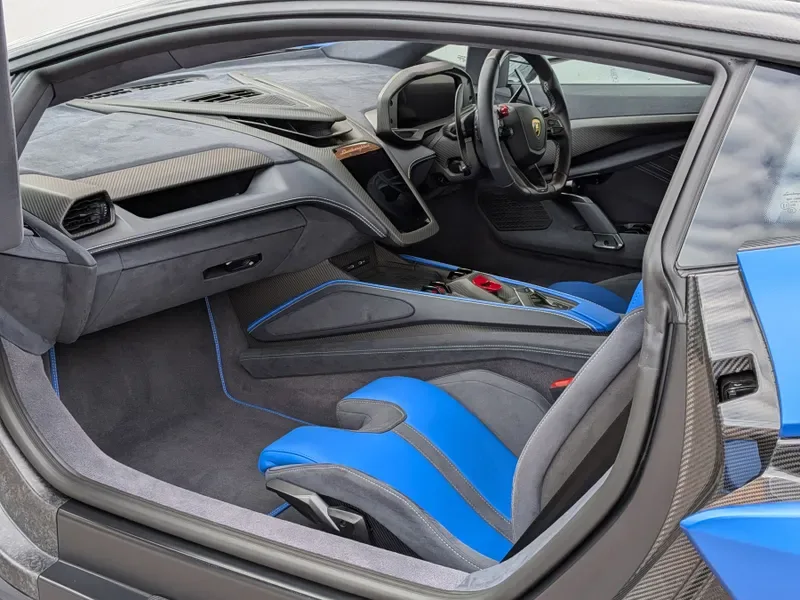 2025 Lamborghini Revuelto, 6/20