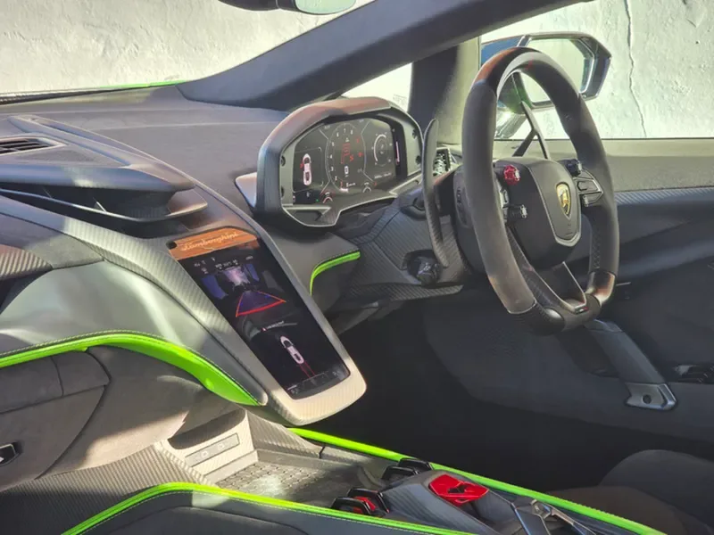 2025 Lamborghini Revuelto, 12/20