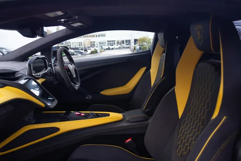 2025 Lamborghini Revuelto, 6/20