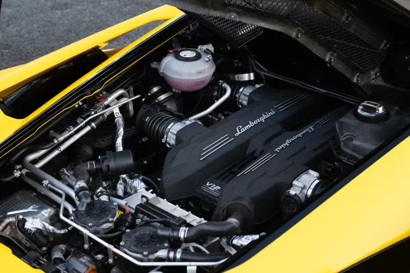 2025 Lamborghini Revuelto, 19/20