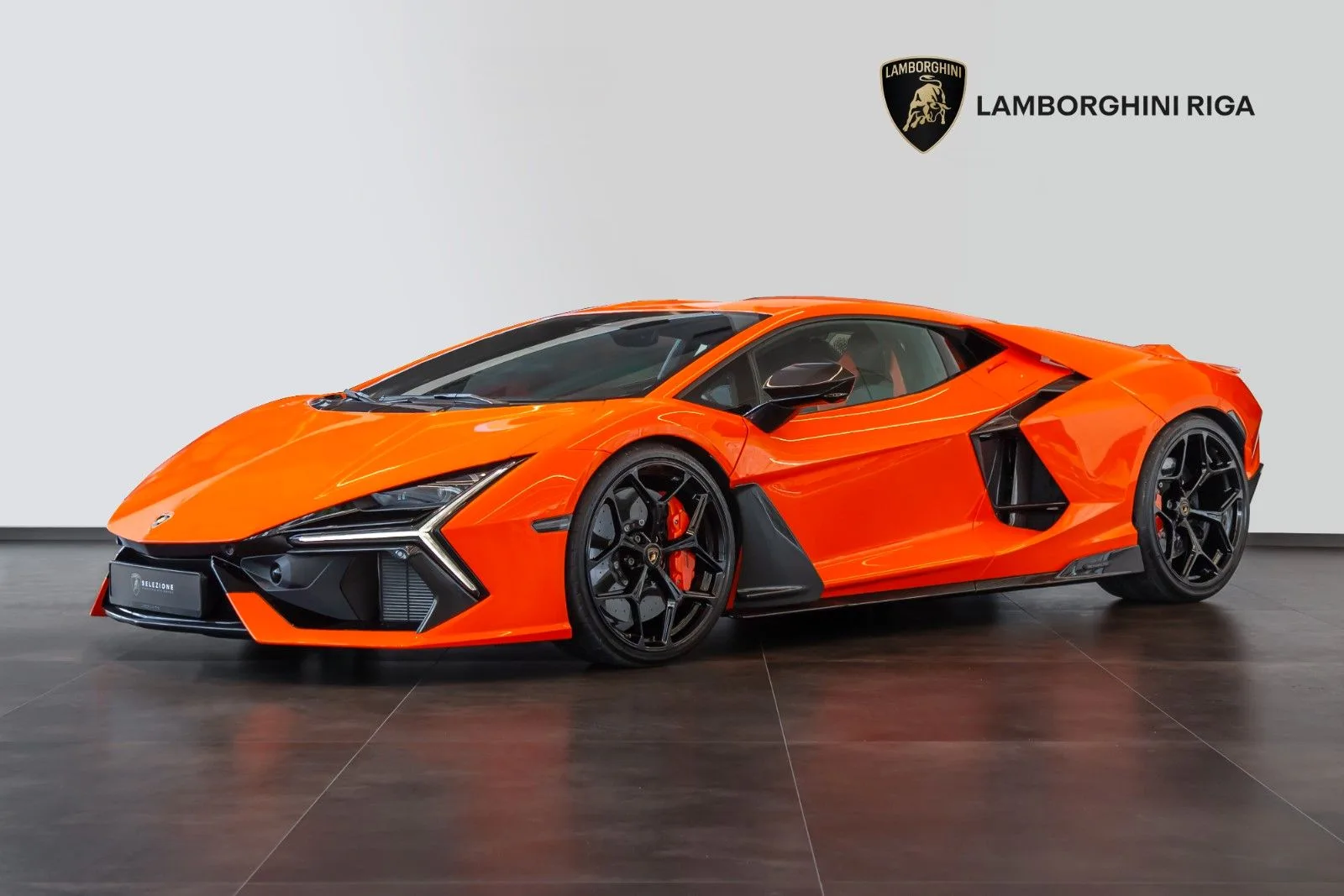 2025 Lamborghini Revuelto angeboten von einem Supersportwagenhändler in Riga, Lettland, Hauptfoto