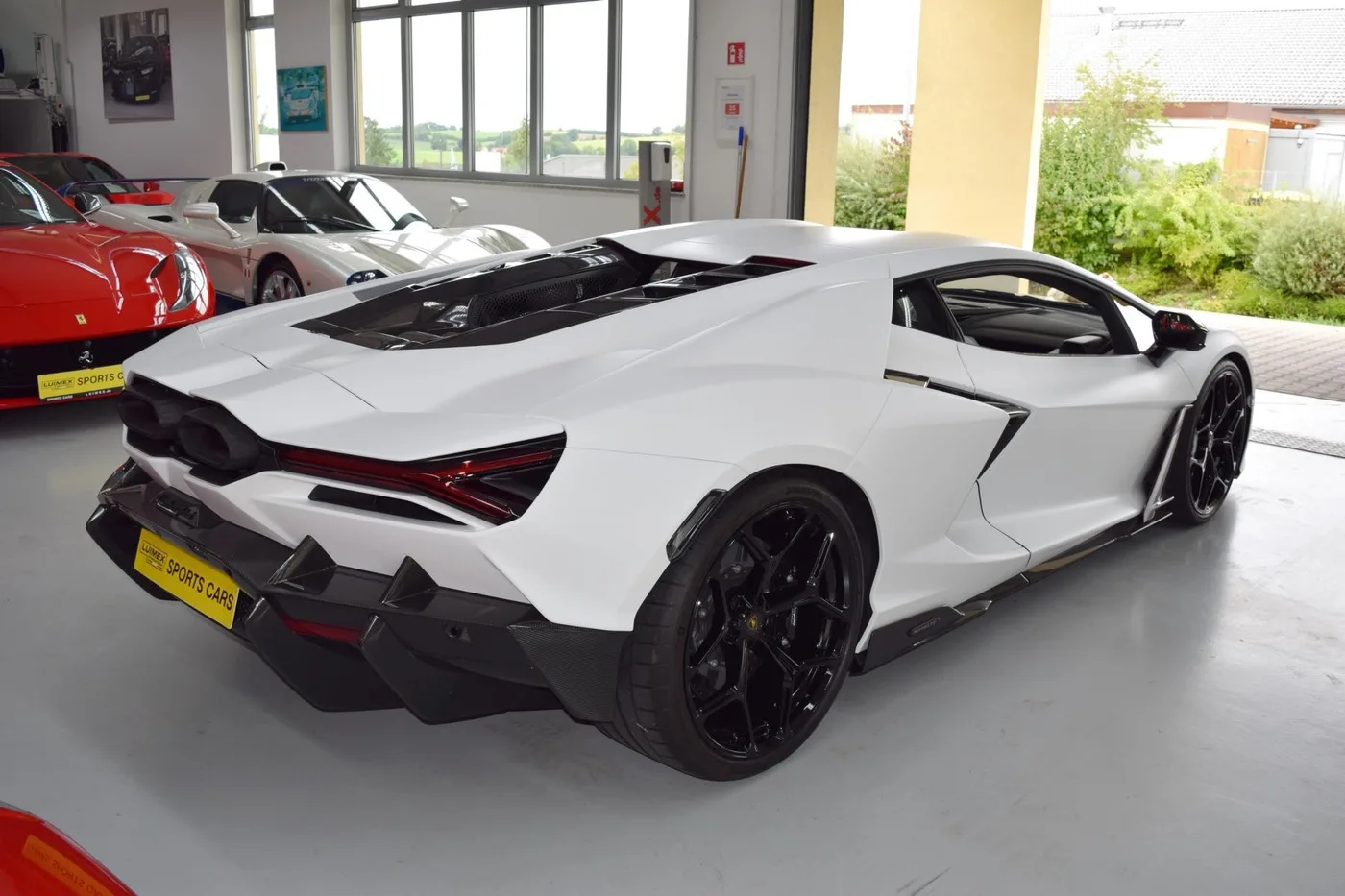 2025 Lamborghini Revuelto proposée par un concessionnaire spécialisé à Pfaffenhofen an der Ilm, Allemagne, photo 3 sur 15