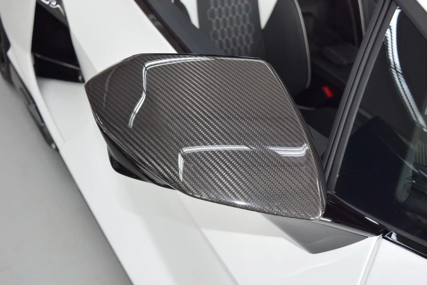2025 Lamborghini Revuelto proposée par un concessionnaire spécialisé à Pfaffenhofen an der Ilm, Allemagne, photo 8 sur 15