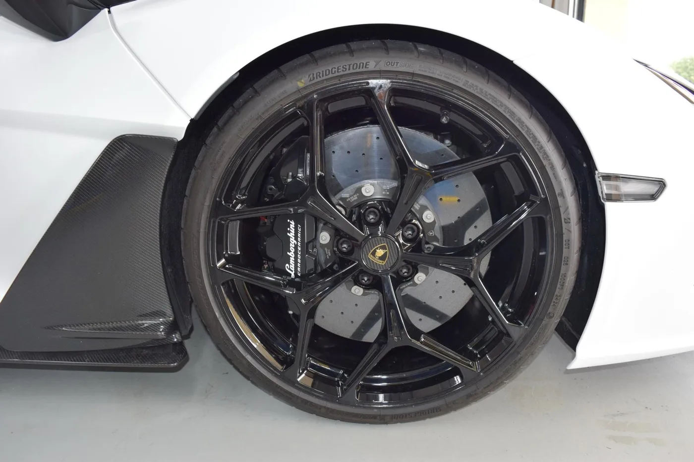 2025 Lamborghini Revuelto proposée par un concessionnaire spécialisé à Pfaffenhofen an der Ilm, Allemagne, photo 9 sur 15