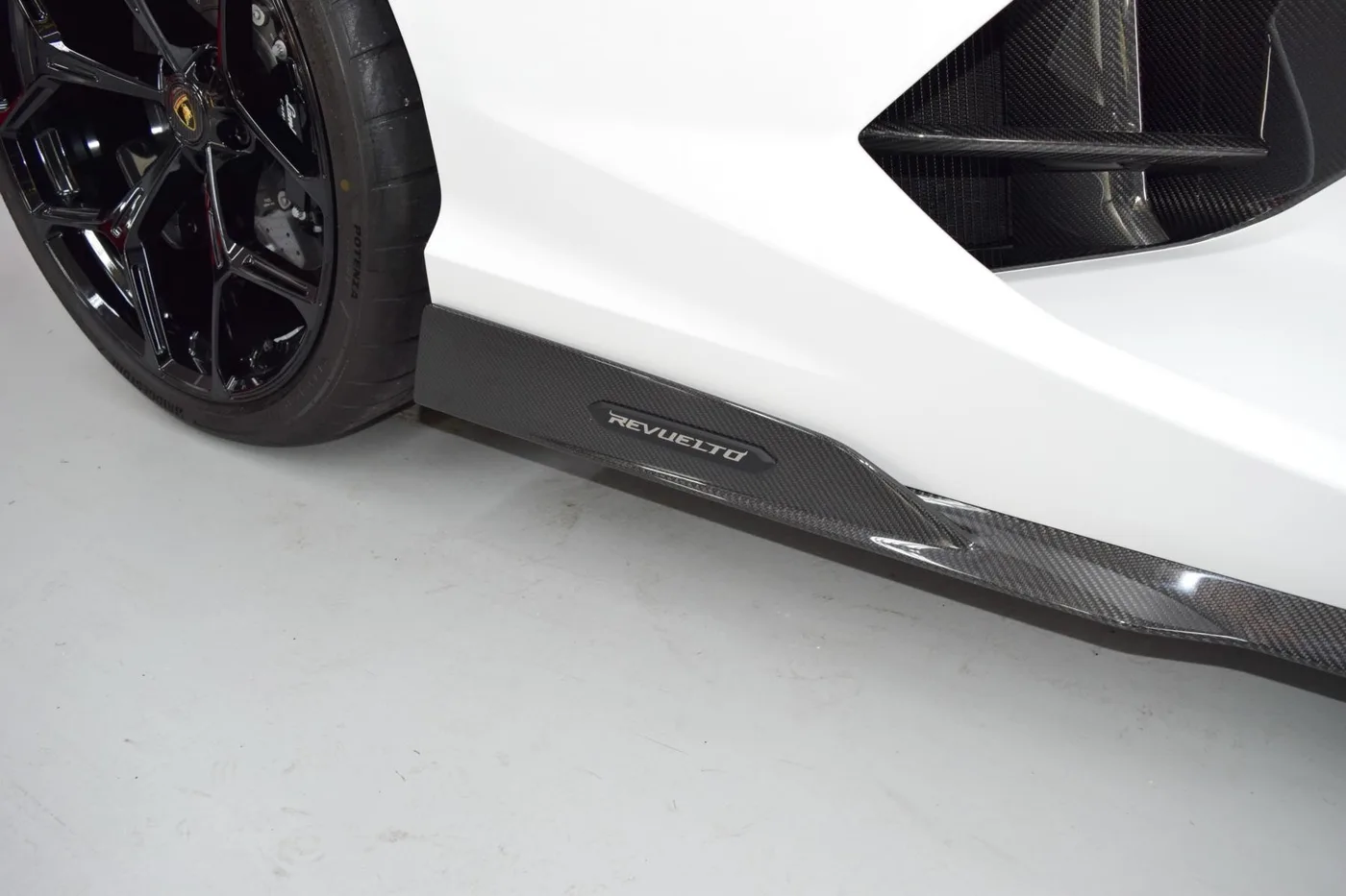 2025 Lamborghini Revuelto proposée par un concessionnaire spécialisé à Pfaffenhofen an der Ilm, Allemagne, photo 13 sur 15