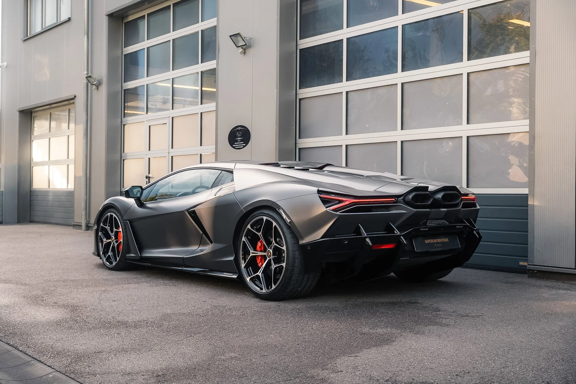 2025 Lamborghini Revuelto, 2/11
