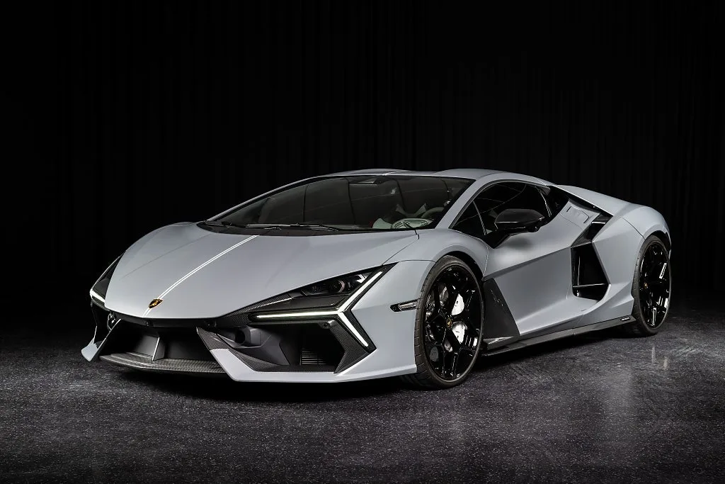 2025 Lamborghini Revuelto angeboten von einem Vertragshändler in Järfälla, Schweden, Hauptfoto