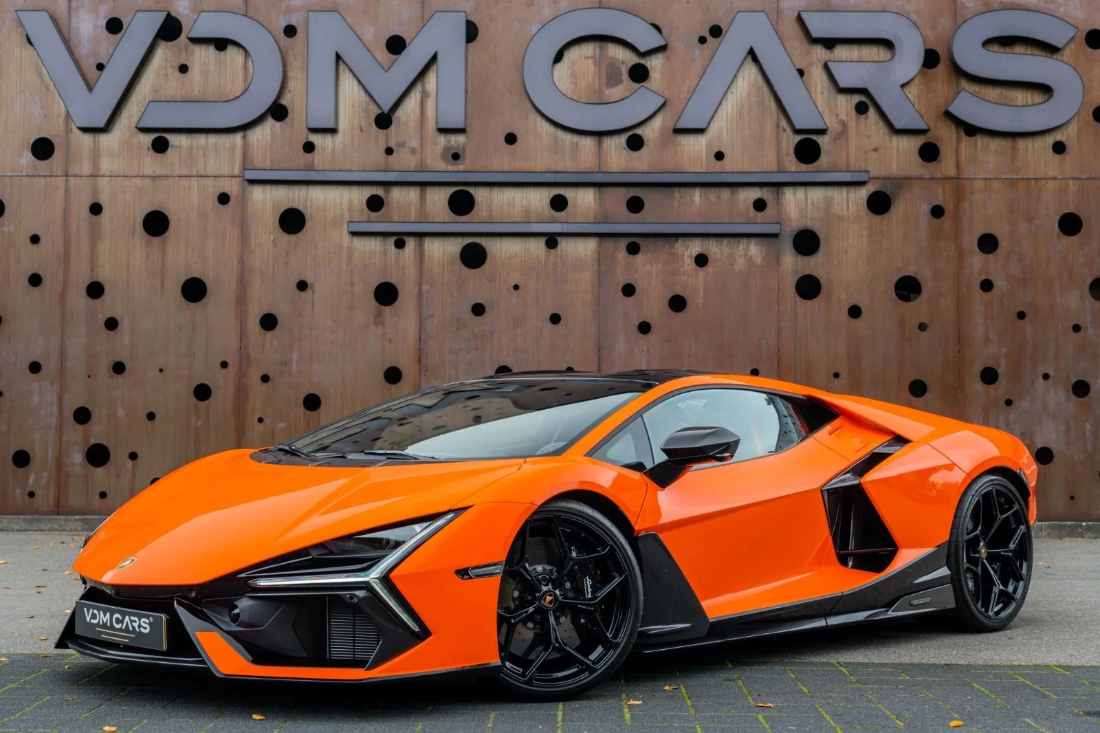 2025 Lamborghini Revuelto proposée par un spécialiste de la supercar à Gronau, Allemagne, photo principale