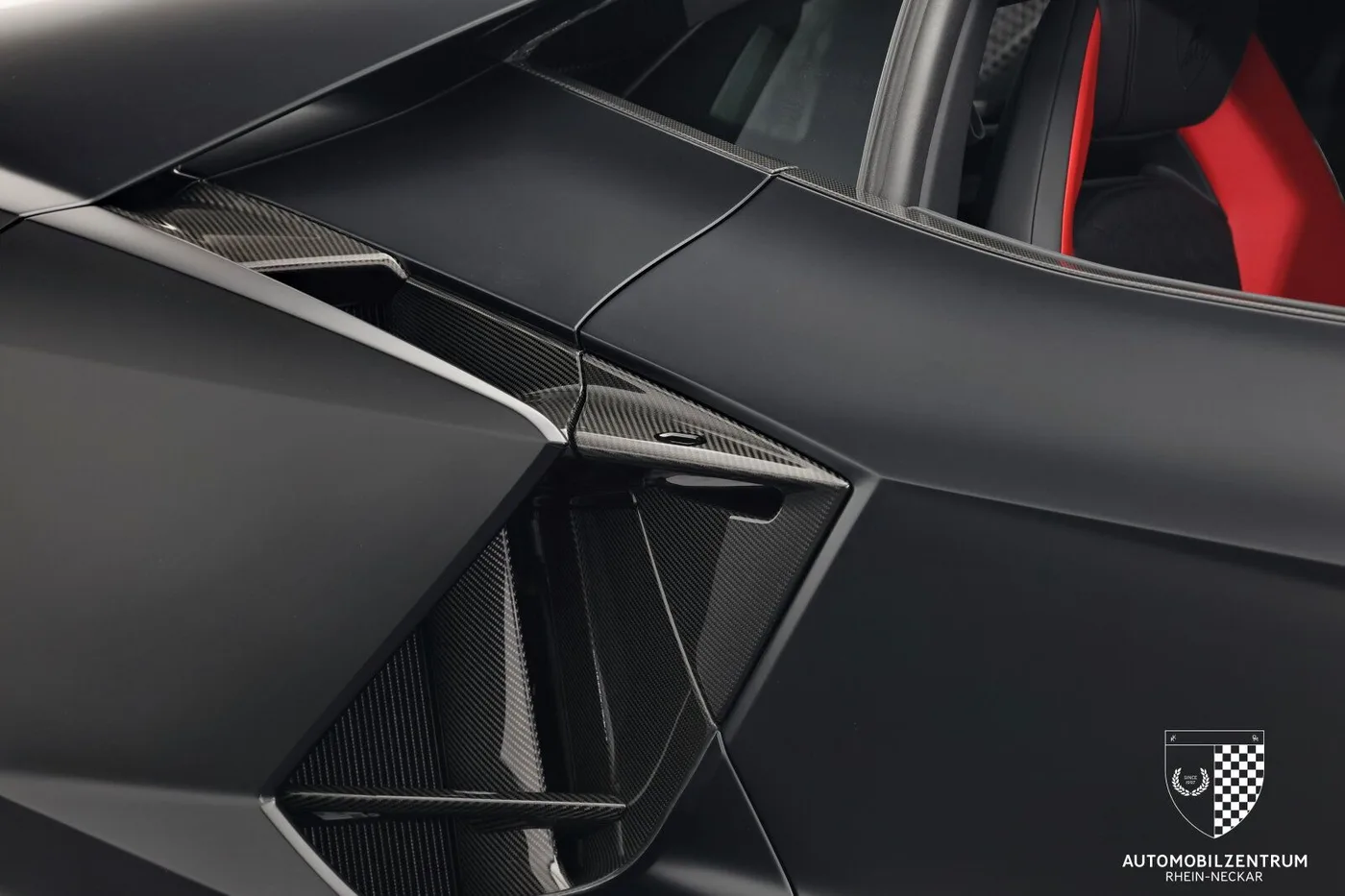 2025 Lamborghini Revuelto offered by a supercar dealer in Viernheim, Germany, photo 5 of 25
