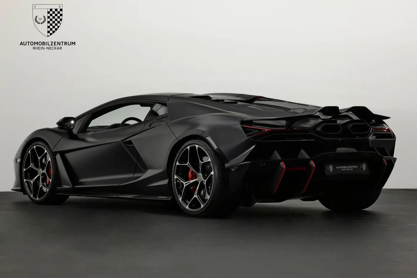 2025 Lamborghini Revuelto offered by a supercar dealer in Viernheim, Germany, photo 6 of 25