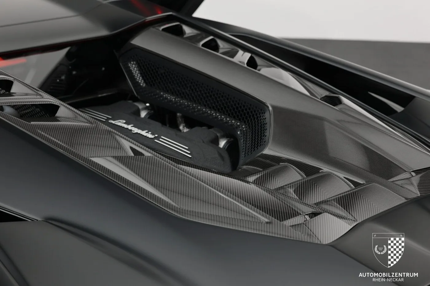 2025 Lamborghini Revuelto offered by a supercar dealer in Viernheim, Germany, photo 8 of 25