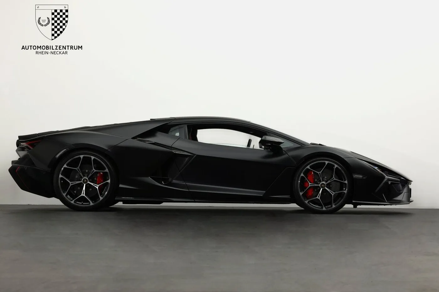 2025 Lamborghini Revuelto offered by a supercar dealer in Viernheim, Germany, photo 11 of 25