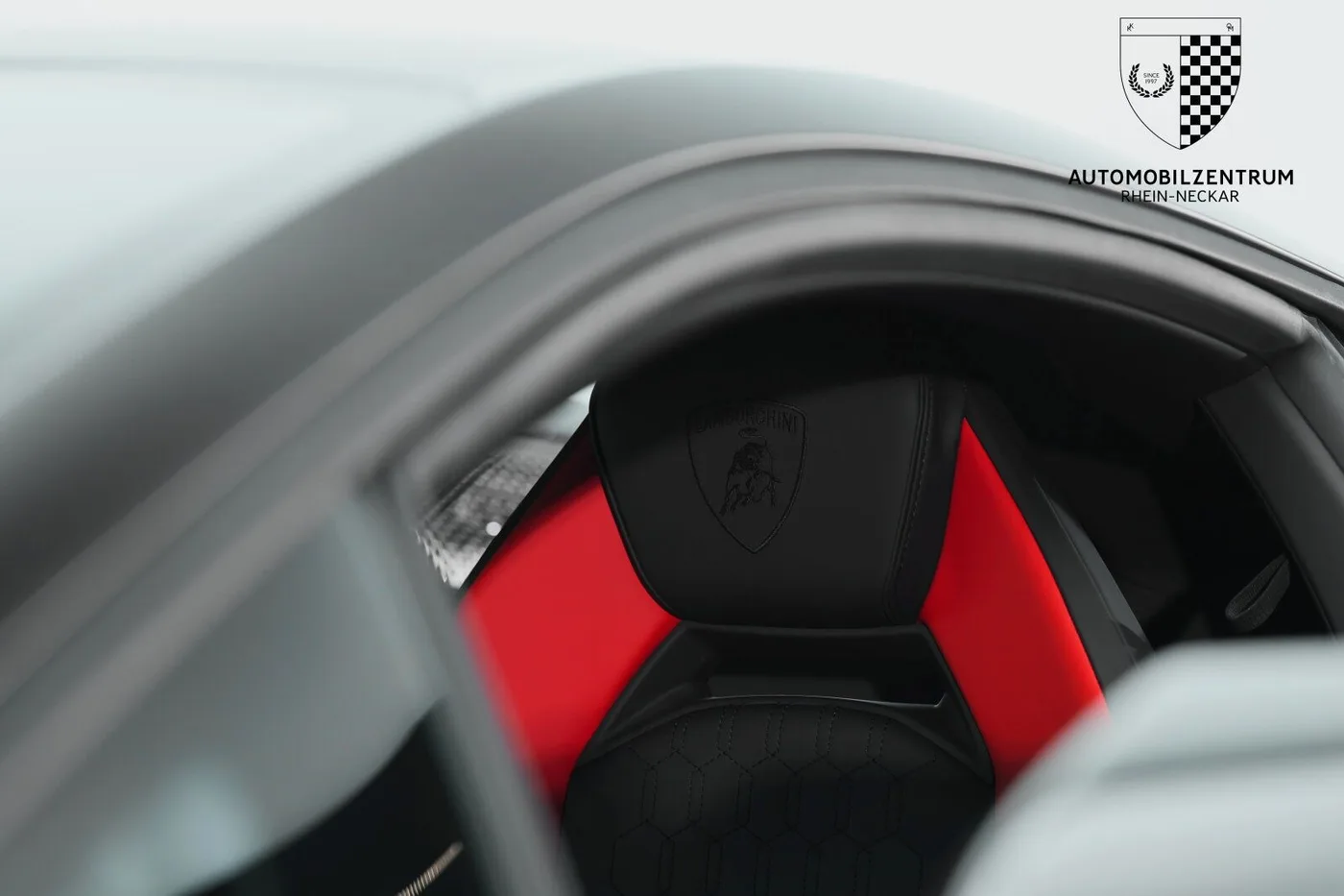 2025 Lamborghini Revuelto offered by a supercar dealer in Viernheim, Germany, photo 14 of 25