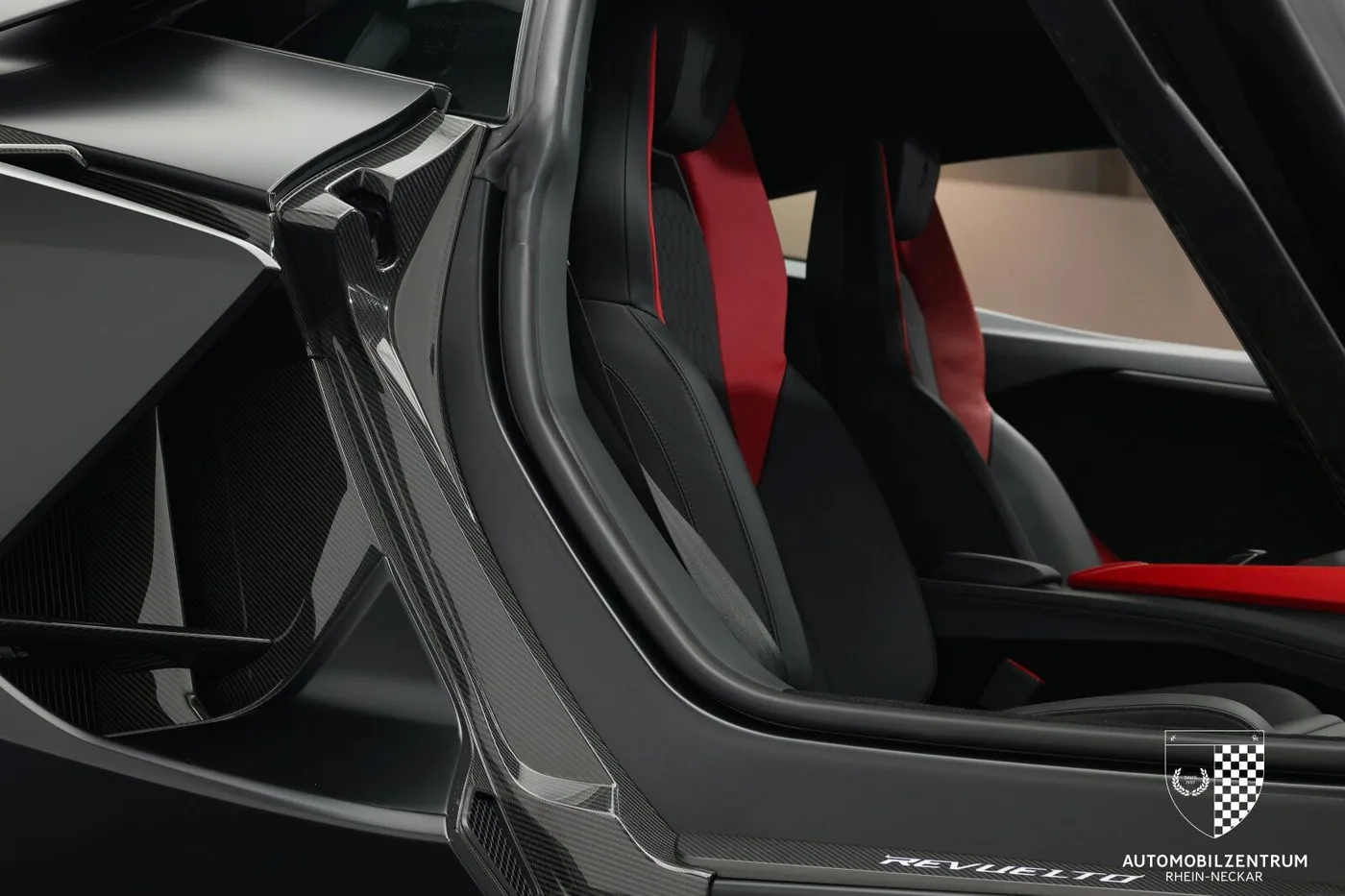 2025 Lamborghini Revuelto offered by a supercar dealer in Viernheim, Germany, photo 15 of 25