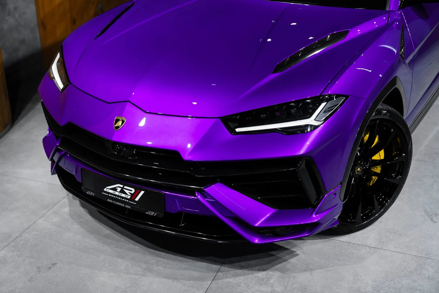 2025 Lamborghini Urus proposée par un concessionnaire spécialisé à Bratislava, Slovaquie, photo 3 sur 15
