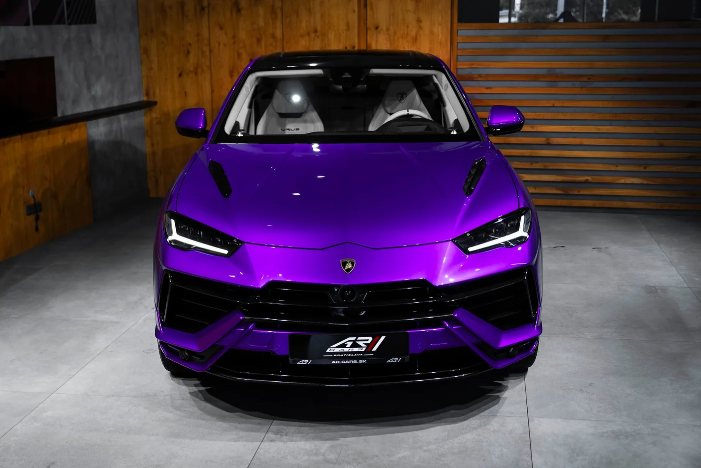 2025 Lamborghini Urus proposée par un concessionnaire spécialisé à Bratislava, Slovaquie, photo 4 sur 15