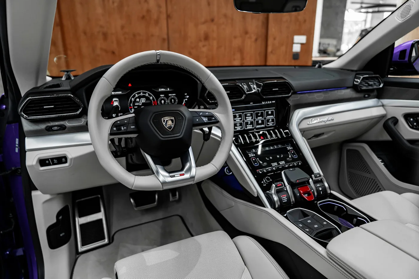2025 Lamborghini Urus proposée par un concessionnaire spécialisé à Bratislava, Slovaquie, photo 13 sur 15