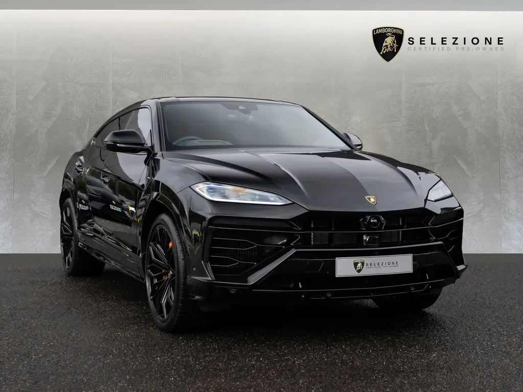 2025 Lamborghini Urus SE proposée par un groupe de concessions agréées à Manchester, Royaume-Uni, photo principale