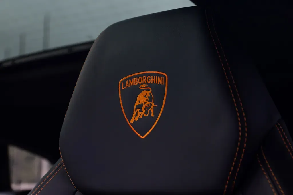 2025 Lamborghini Urus SE, 6/20