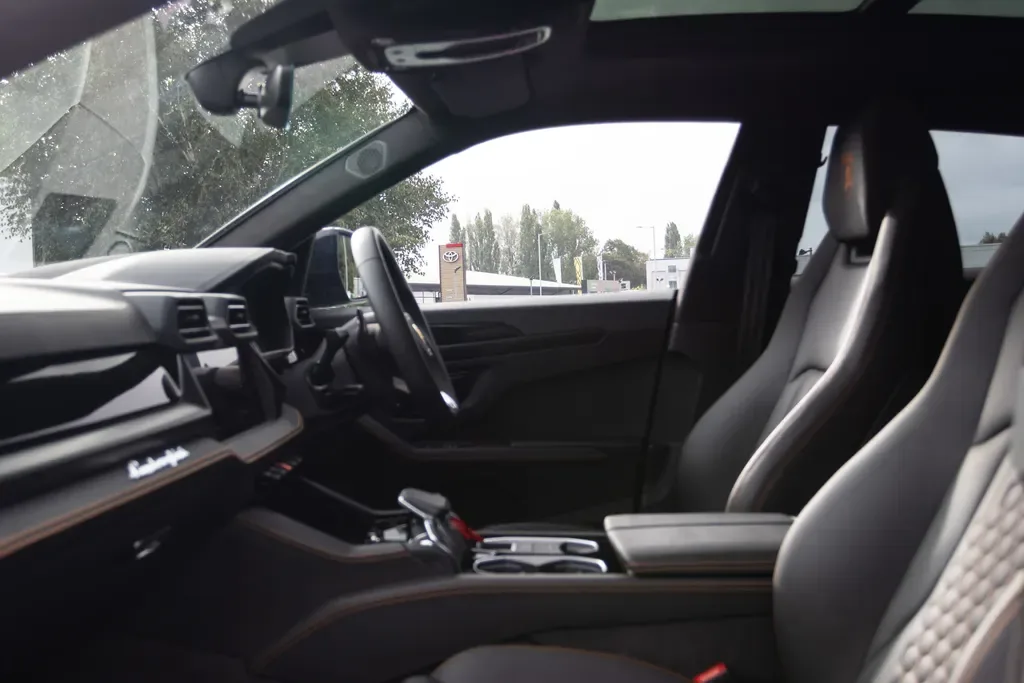 2025 Lamborghini Urus SE, 8/20
