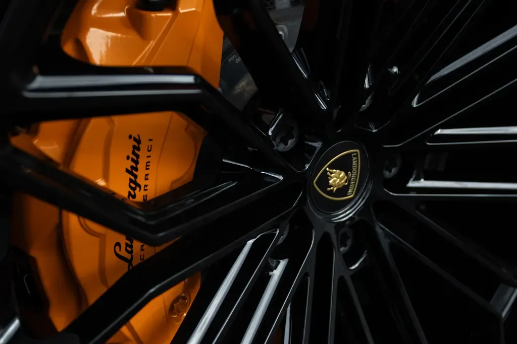 2025 Lamborghini Urus SE, 10/20