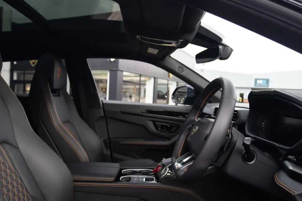 2025 Lamborghini Urus SE, 11/20
