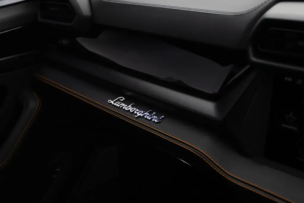2025 Lamborghini Urus SE, 18/20
