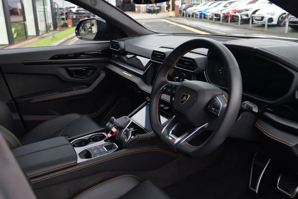 2025 Lamborghini Urus SE, 20/20