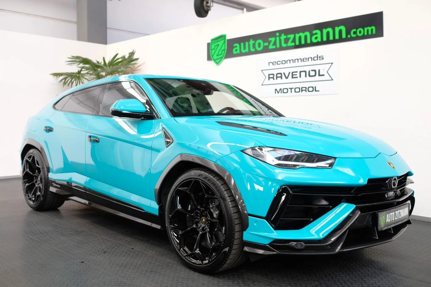 2025 Lamborghini Urus Performante offered by a specialist dealer in Nuremberg, Germany, photo 3 of 15