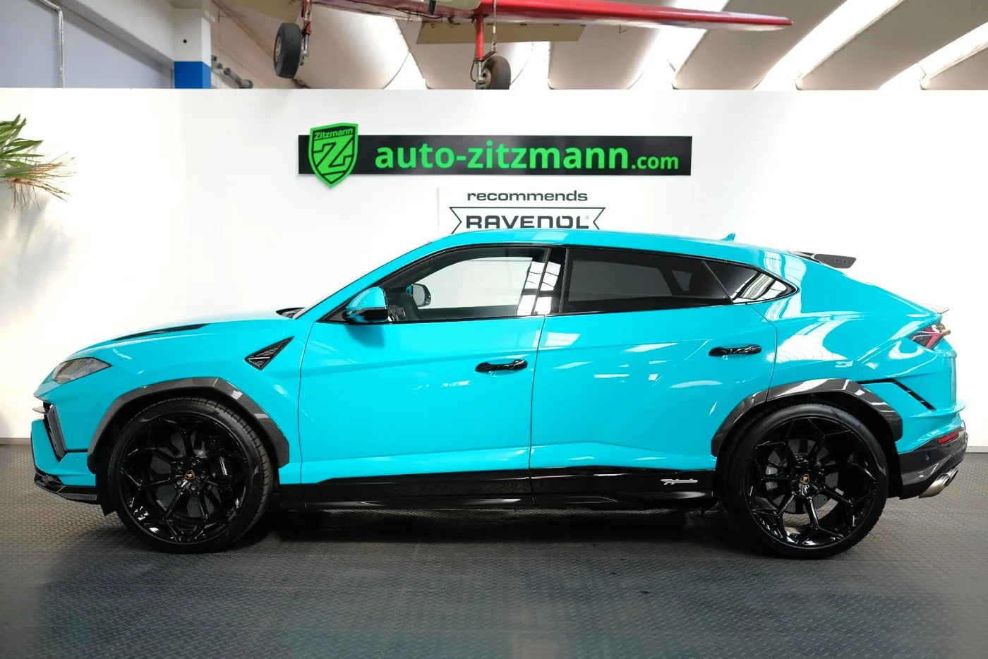 2025 Lamborghini Urus Performante offered by a specialist dealer in Nuremberg, Germany, photo 8 of 15