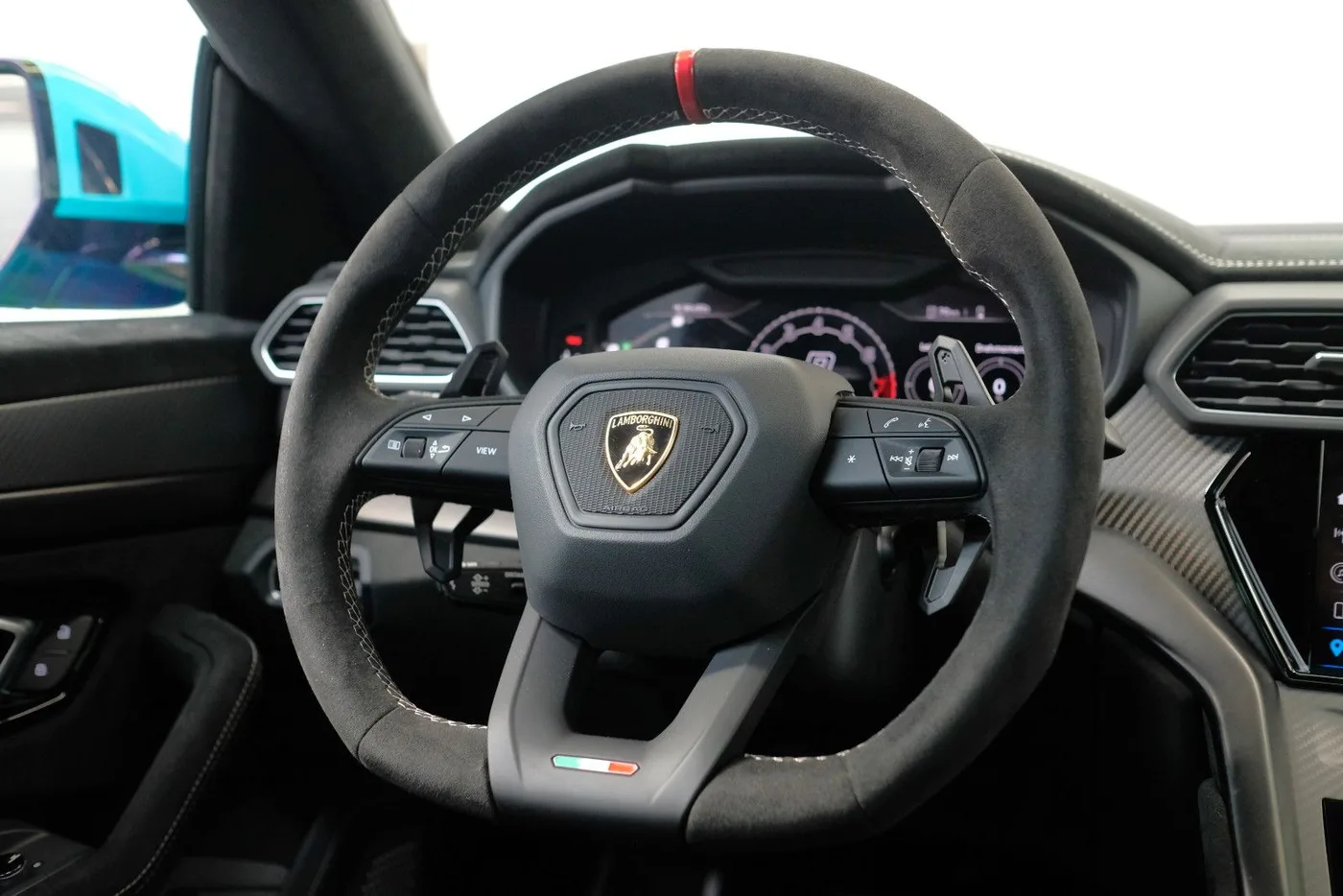 2025 Lamborghini Urus Performante offered by a specialist dealer in Nuremberg, Germany, photo 13 of 15