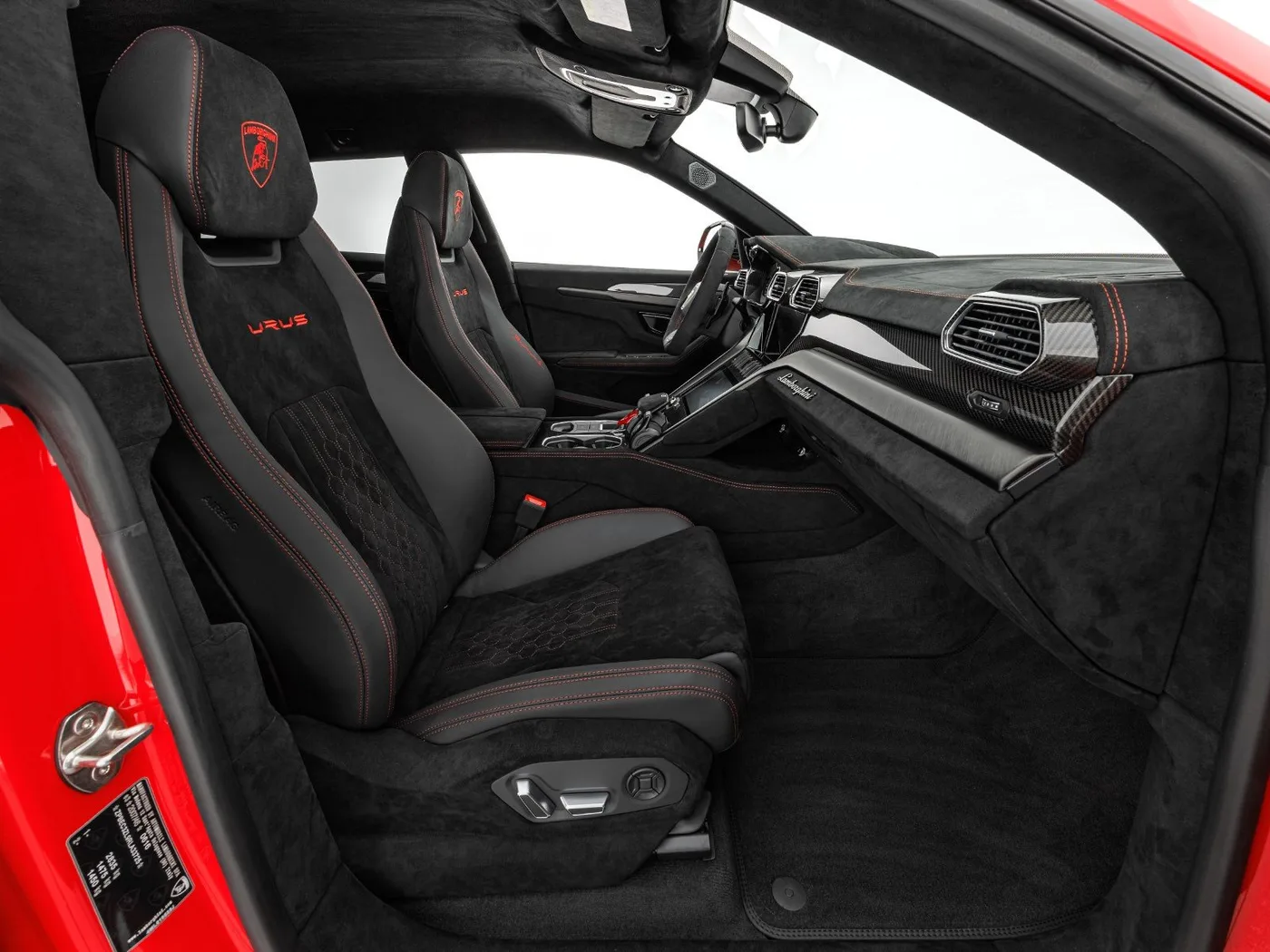 2025 Lamborghini Urus Performante offered by a specialist dealer in Böblingen, Germany, photo 10 of 15