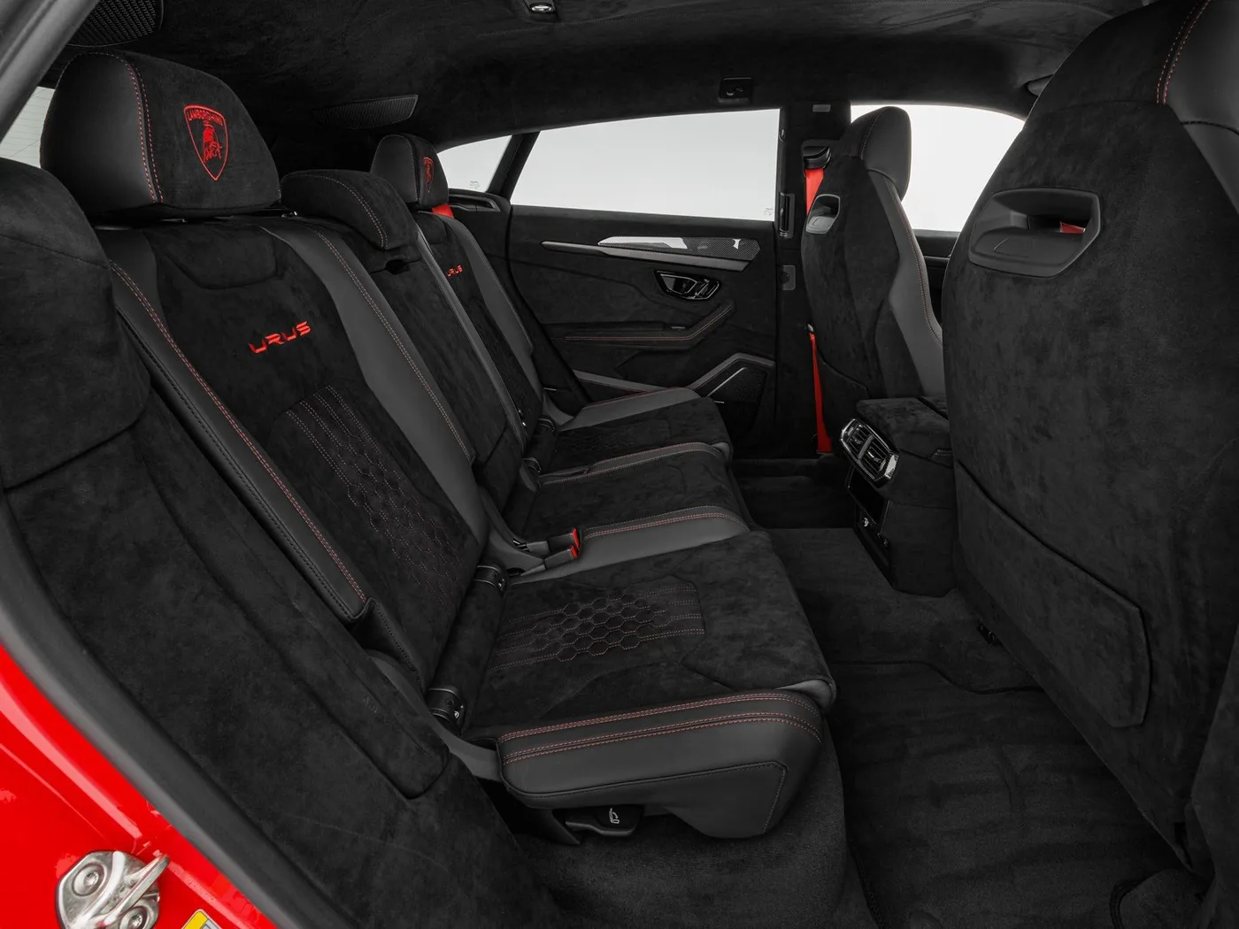 2025 Lamborghini Urus Performante offered by a specialist dealer in Böblingen, Germany, photo 13 of 15