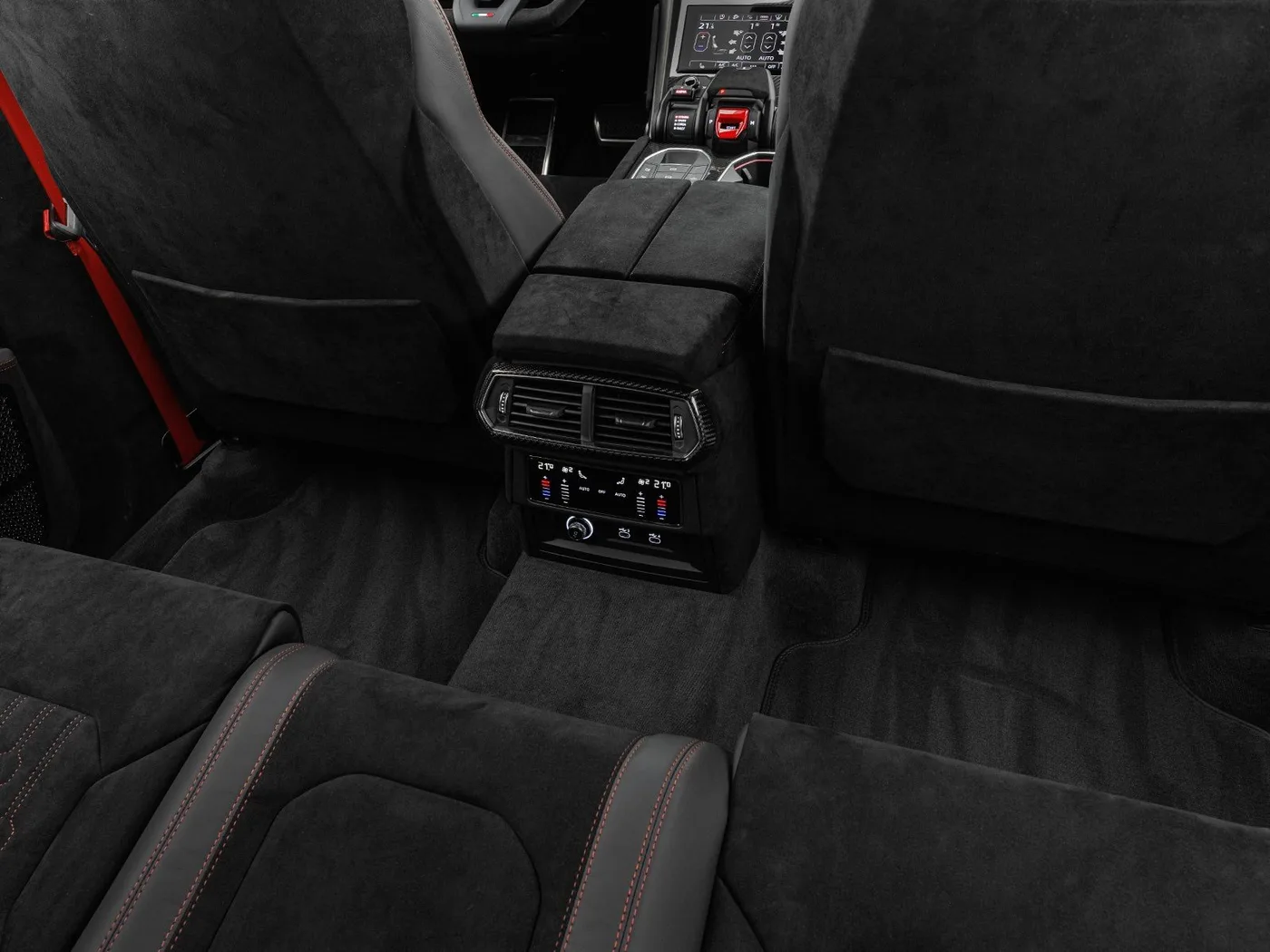 2025 Lamborghini Urus Performante offered by a specialist dealer in Böblingen, Germany, photo 14 of 15