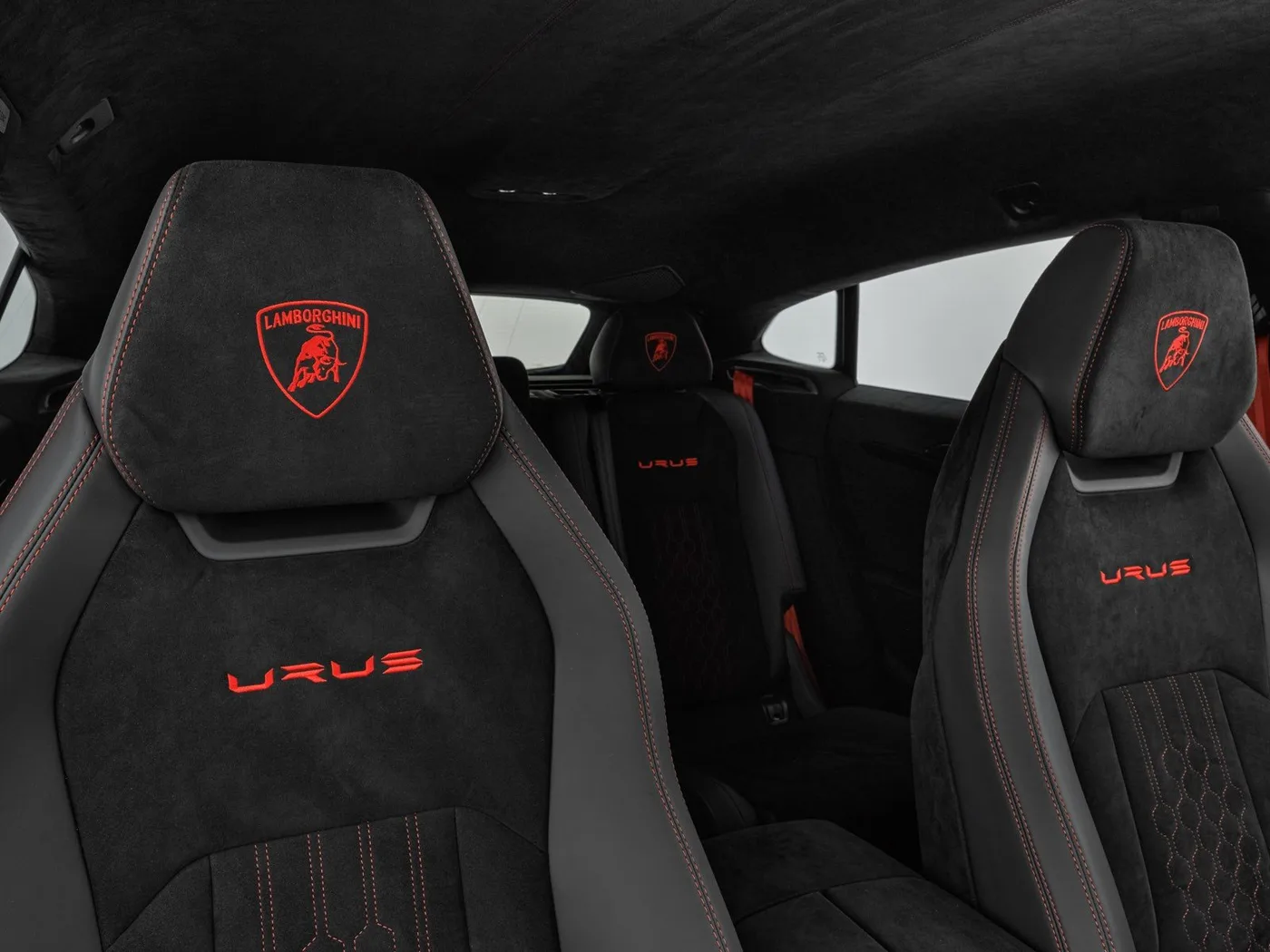2025 Lamborghini Urus Performante offered by a specialist dealer in Böblingen, Germany, photo 15 of 15