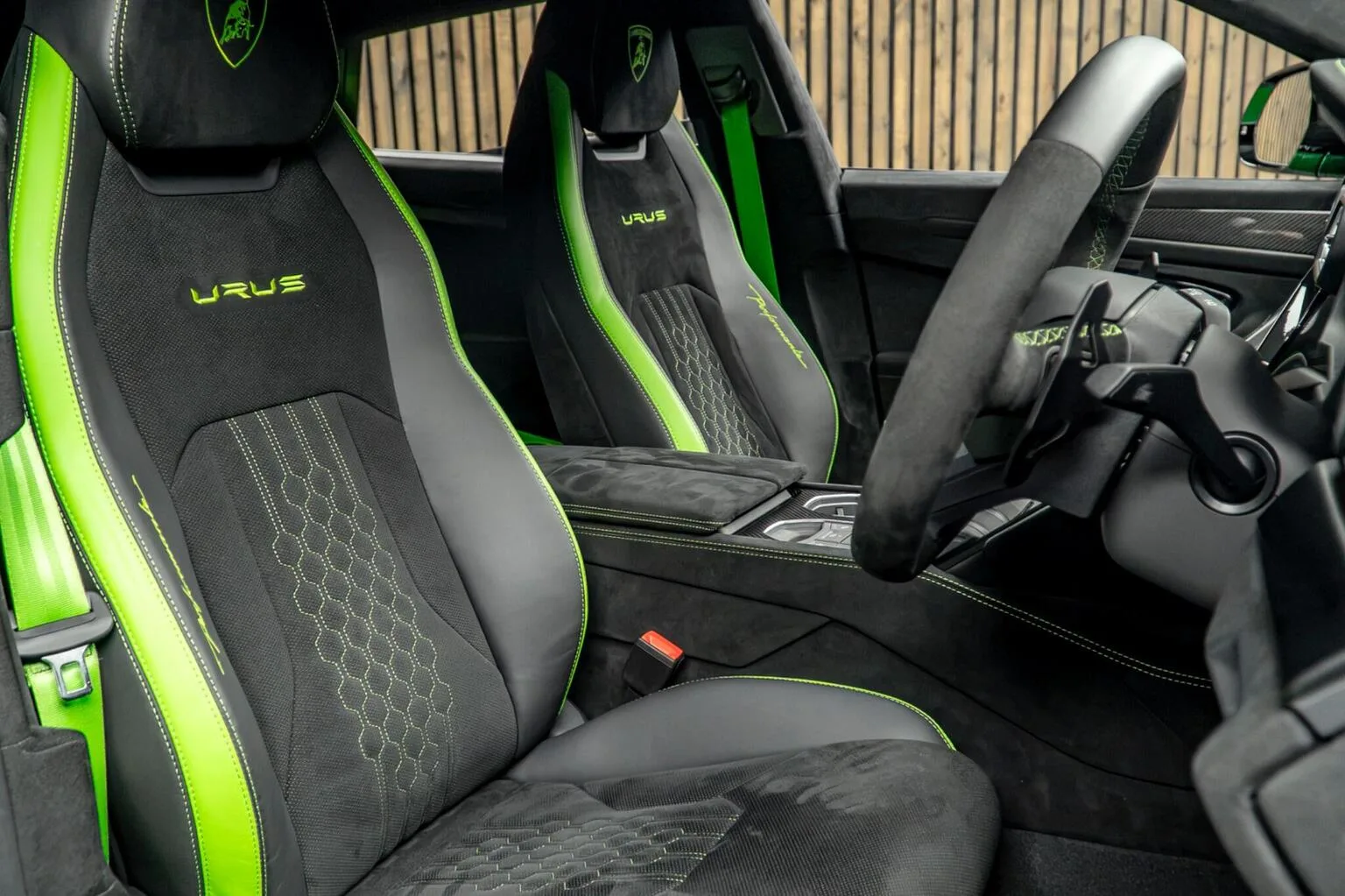 2025 Lamborghini Urus Performante, 2/30